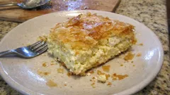 外はパリッと中はとろり、フェタ入りガラトピタのやさしい塩味レシピ