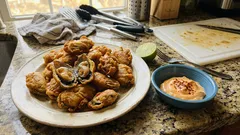 ビール衣でカリッと軽い！ムール貝の“ポップコーン揚げ”とライム香るヴィーガンマヨ